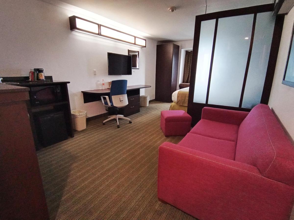 Microtel Inn And Suites By Wyndham Toluca Bagian luar foto