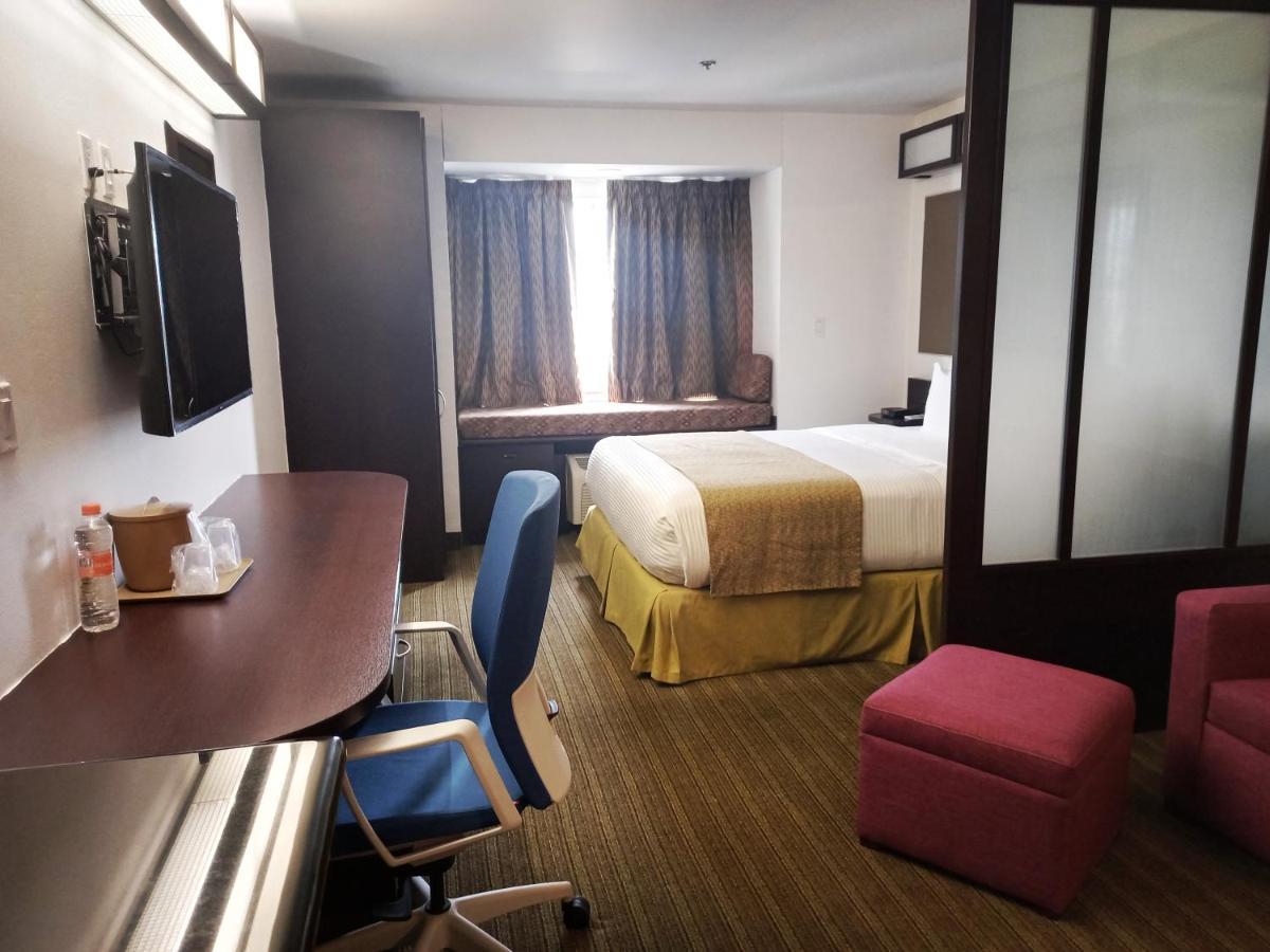 Microtel Inn And Suites By Wyndham Toluca Bagian luar foto