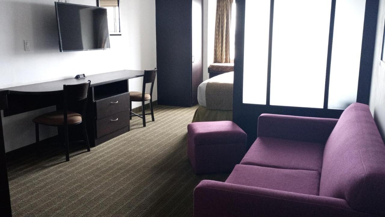 Microtel Inn And Suites By Wyndham Toluca Bagian luar foto