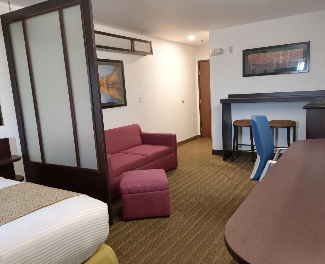Microtel Inn And Suites By Wyndham Toluca Bagian luar foto