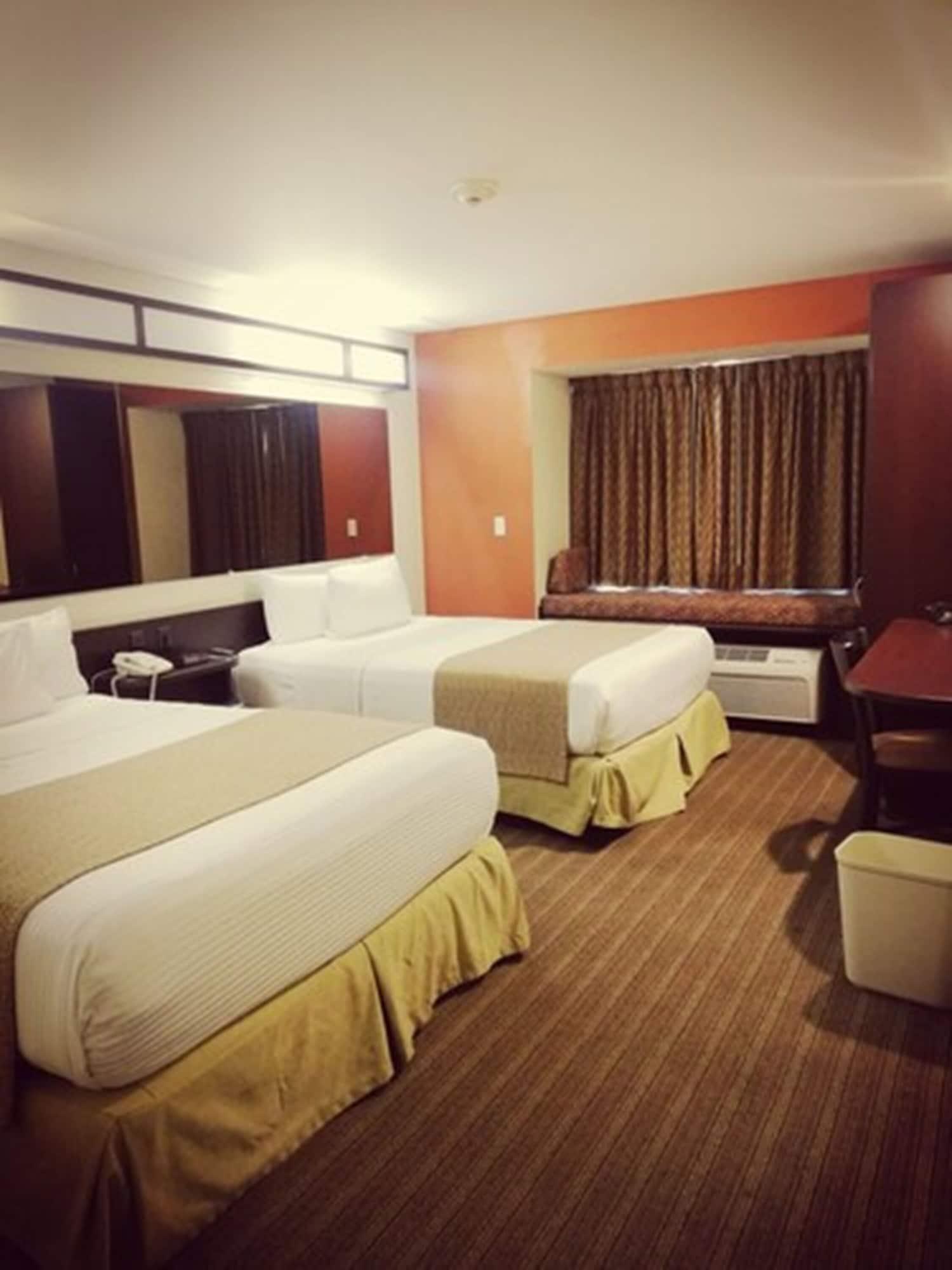 Microtel Inn And Suites By Wyndham Toluca Bagian luar foto