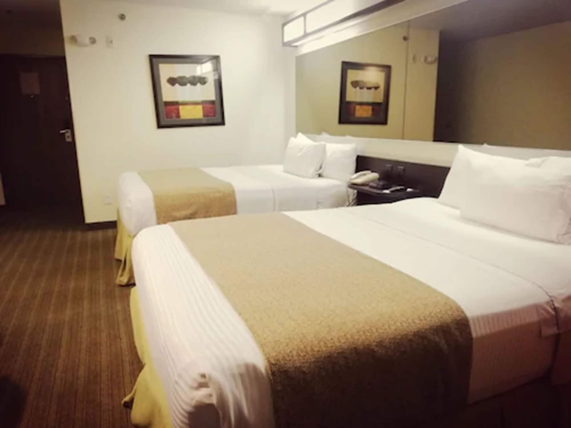 Microtel Inn And Suites By Wyndham Toluca Bagian luar foto