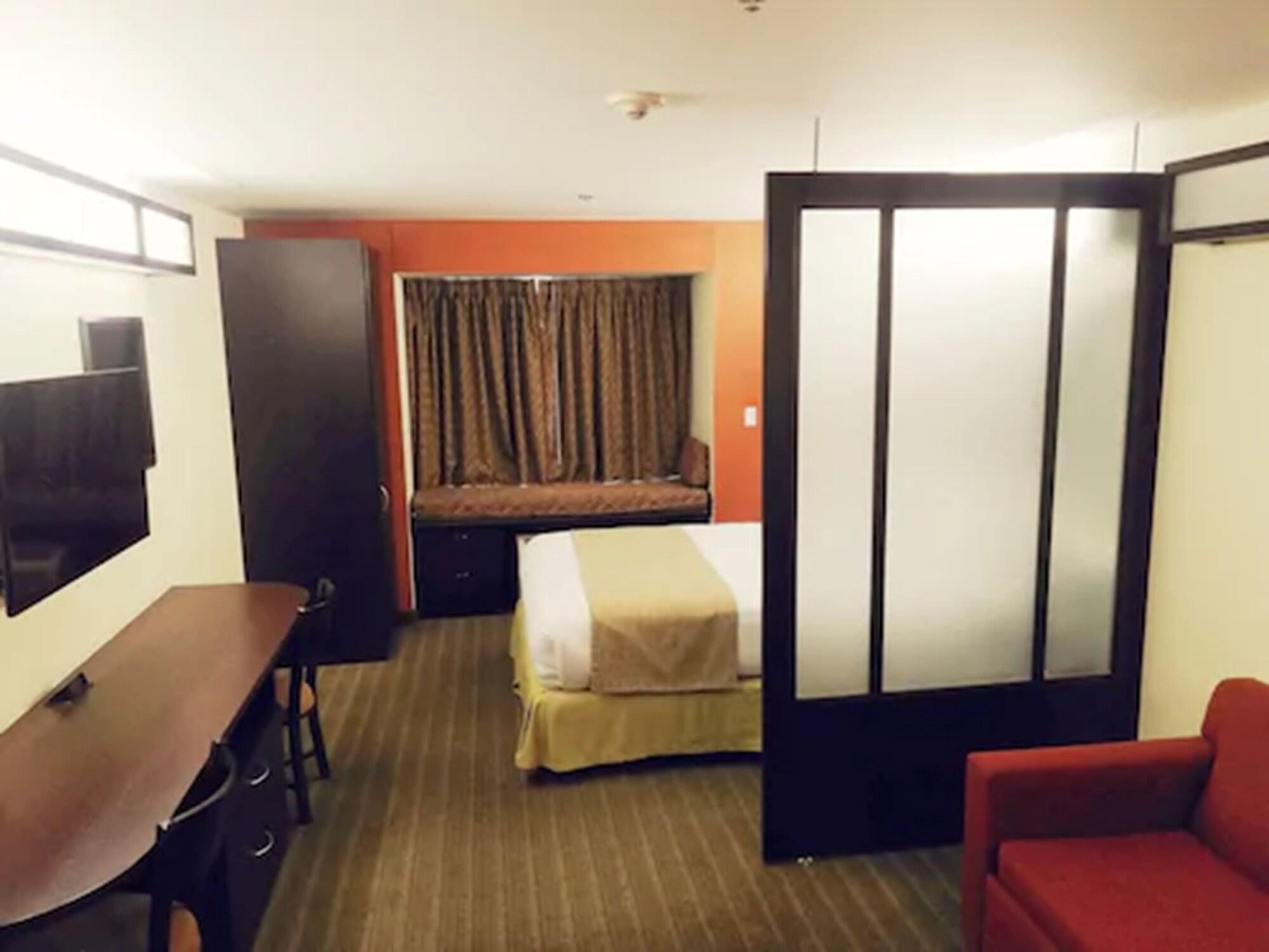 Microtel Inn And Suites By Wyndham Toluca Bagian luar foto