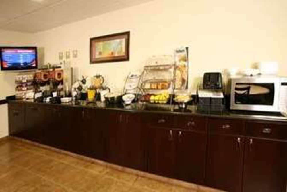 Microtel Inn And Suites By Wyndham Toluca Bagian luar foto