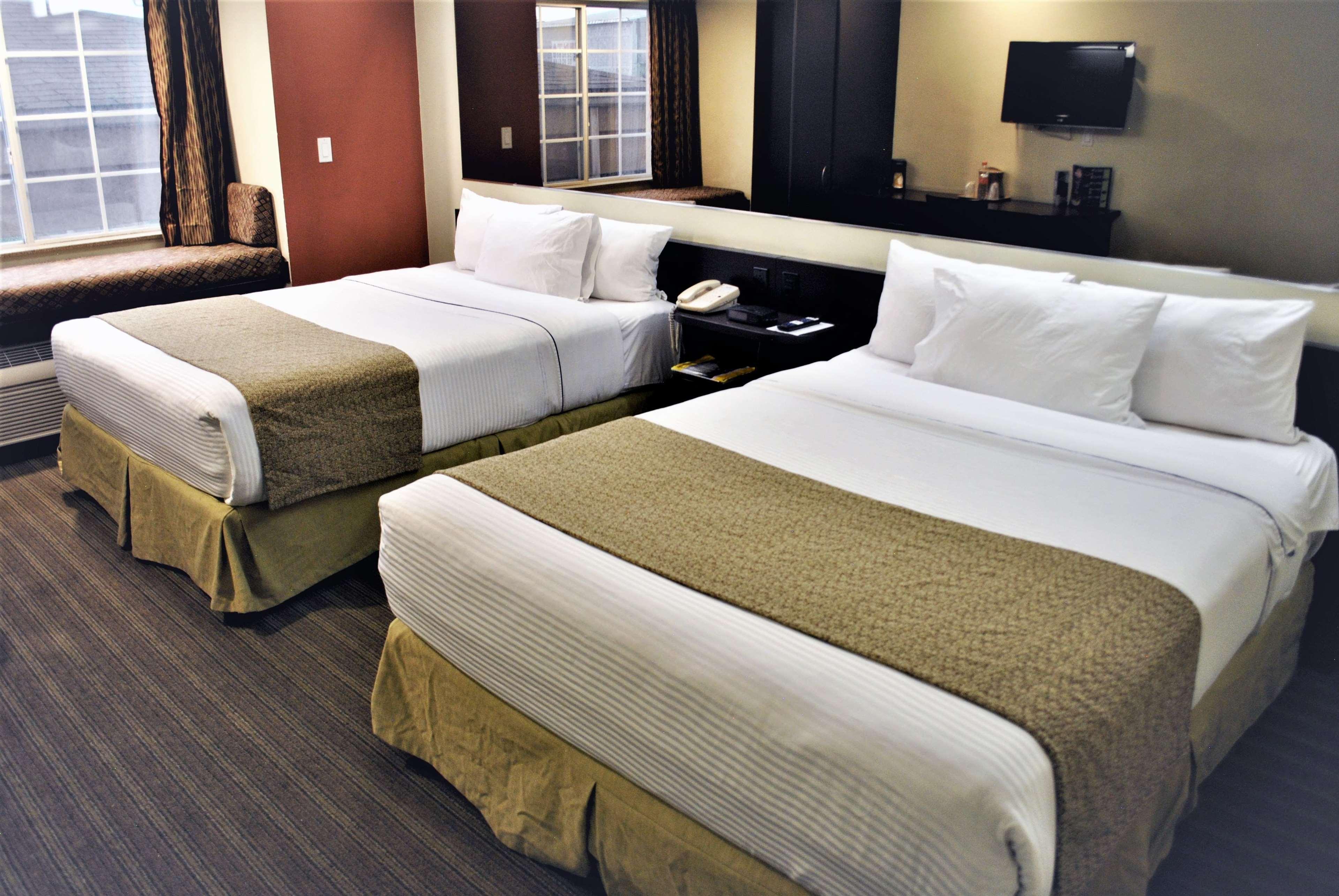 Microtel Inn And Suites By Wyndham Toluca Bagian luar foto