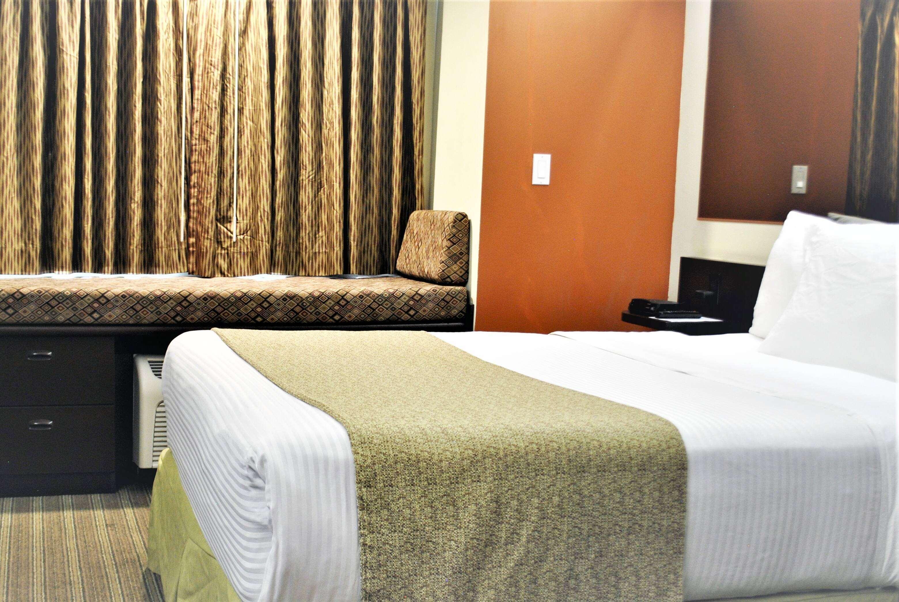 Microtel Inn And Suites By Wyndham Toluca Bagian luar foto