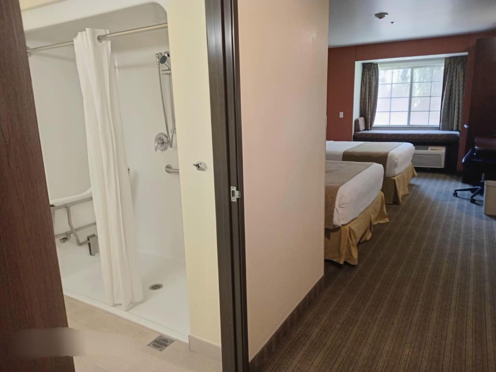 Microtel Inn And Suites By Wyndham Toluca Bagian luar foto