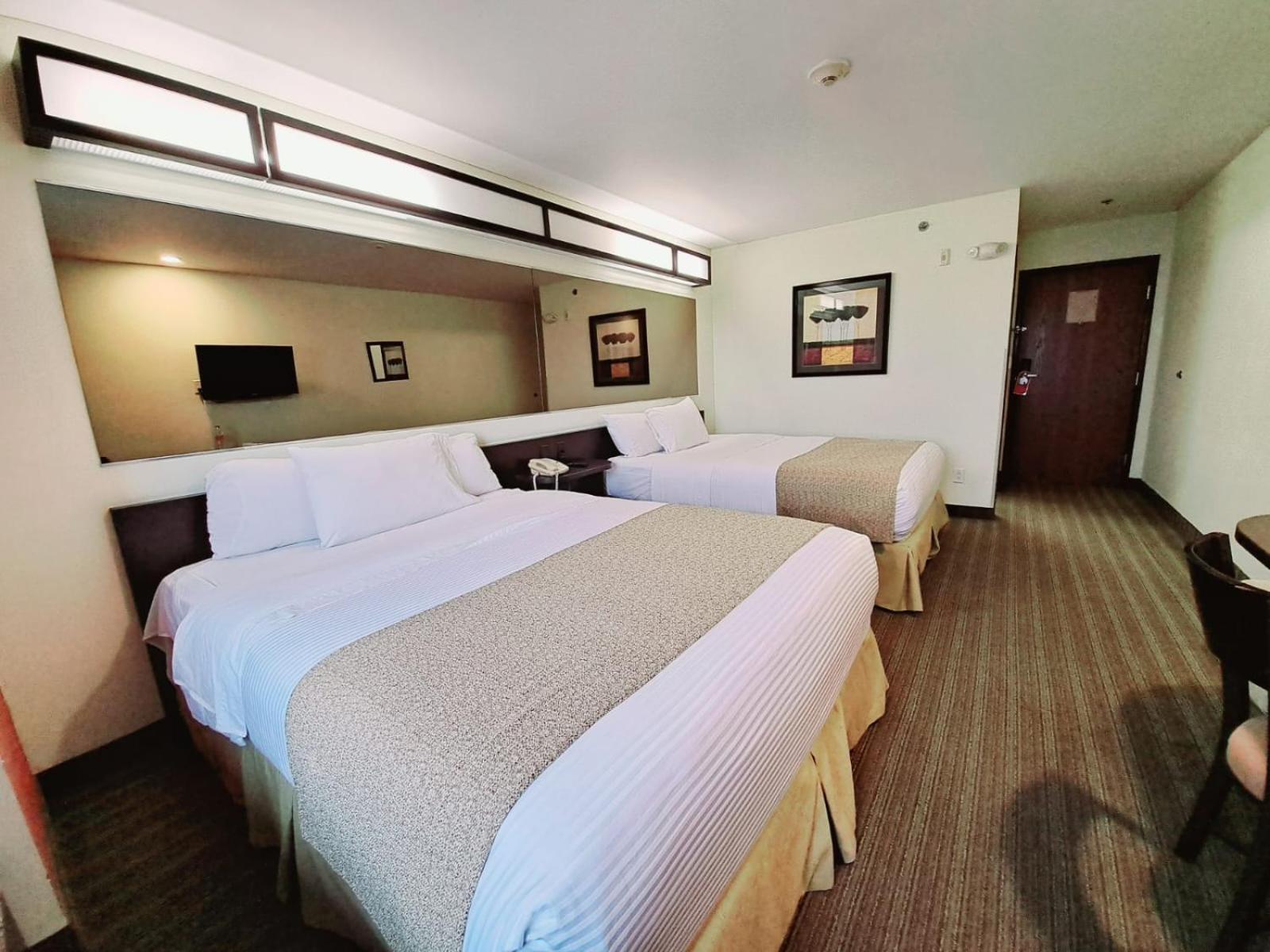 Microtel Inn And Suites By Wyndham Toluca Bagian luar foto