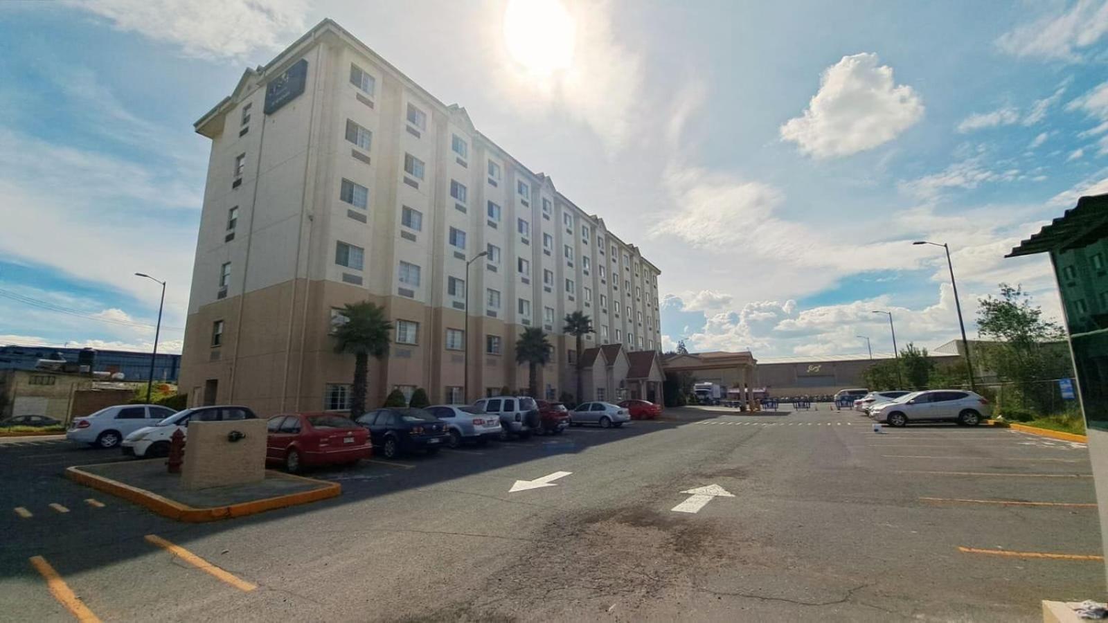 Microtel Inn And Suites By Wyndham Toluca Bagian luar foto