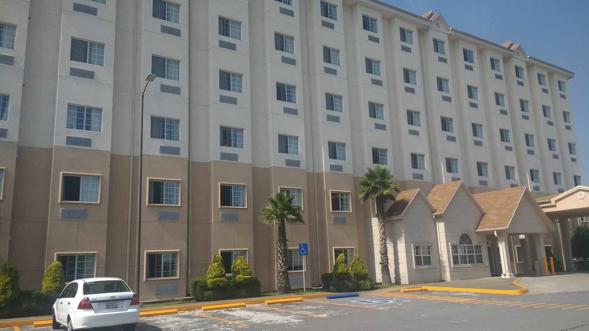 Microtel Inn And Suites By Wyndham Toluca Bagian luar foto