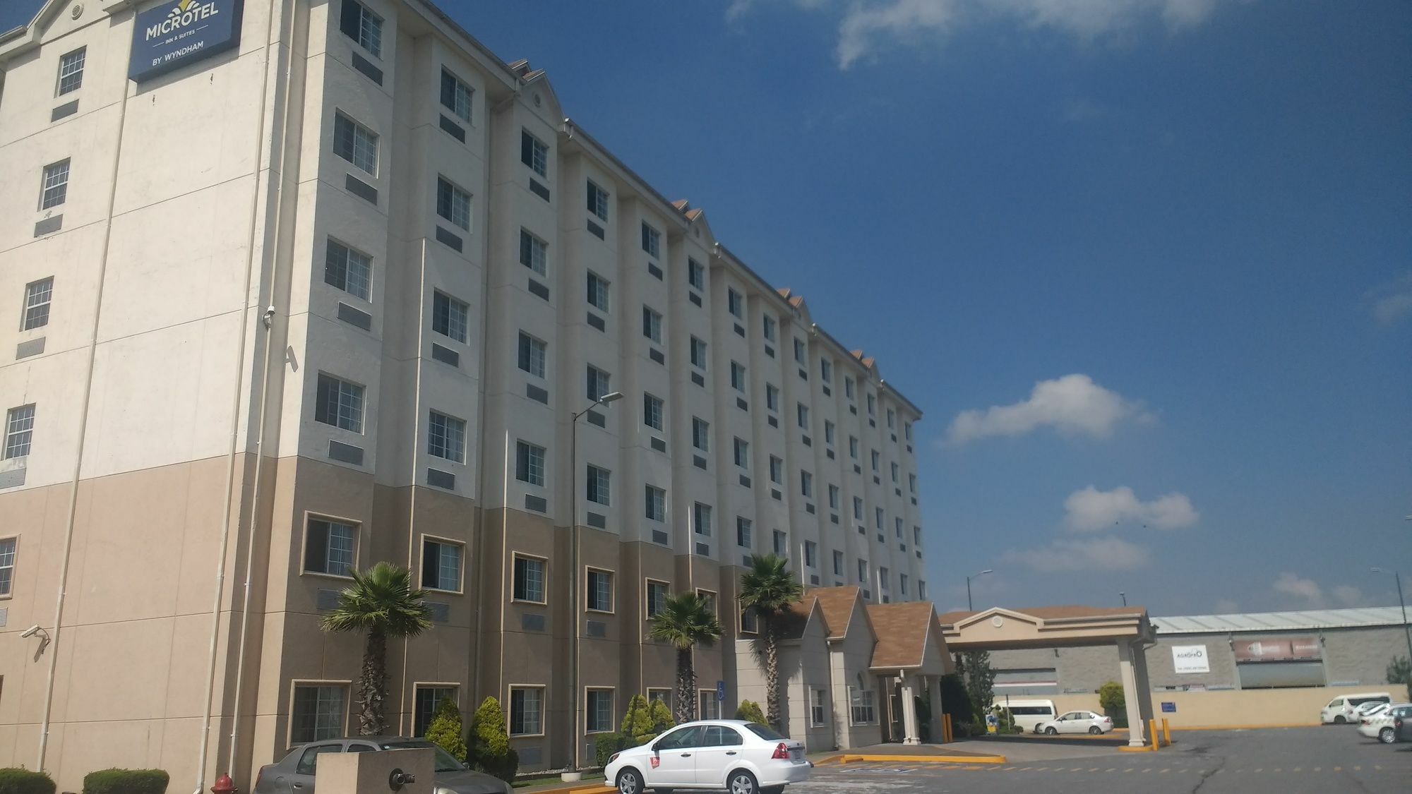 Microtel Inn And Suites By Wyndham Toluca Bagian luar foto